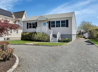 10 Namkee Ln, Blue Point, NY 11715