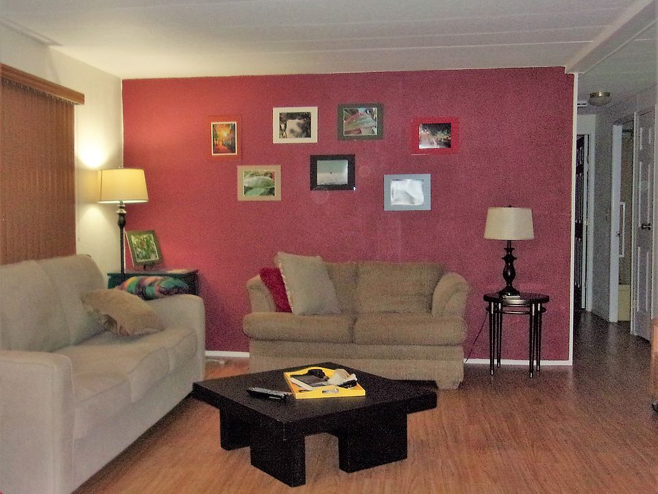 Living room w/hallway