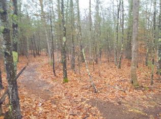 10 Burnham Dr, Naples, ME 04055