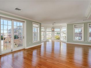 85 Memorial Rd APT 412, West Hartford, CT 06107