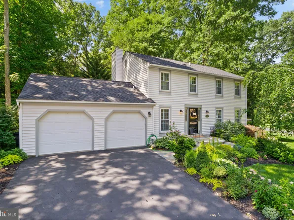 9817 New England Woods Ct, Burke, VA 22015