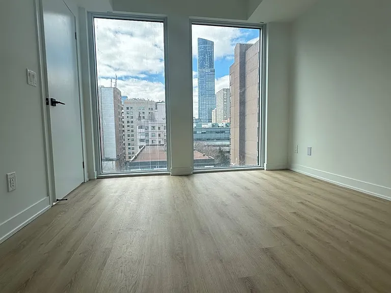 319 Jarvis St #702 — Photo 4