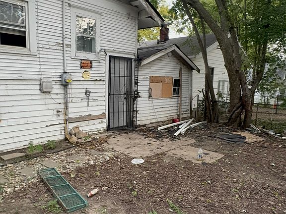 3rd image of 957 W View St