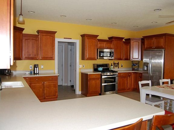 3rd image of 3883 Nicholas Dr NE