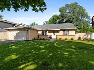 312 Thistle Dr, Bolingbrook, IL 60490