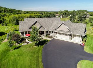 318 Meadow Ridge Ct, Hudson, WI 54016