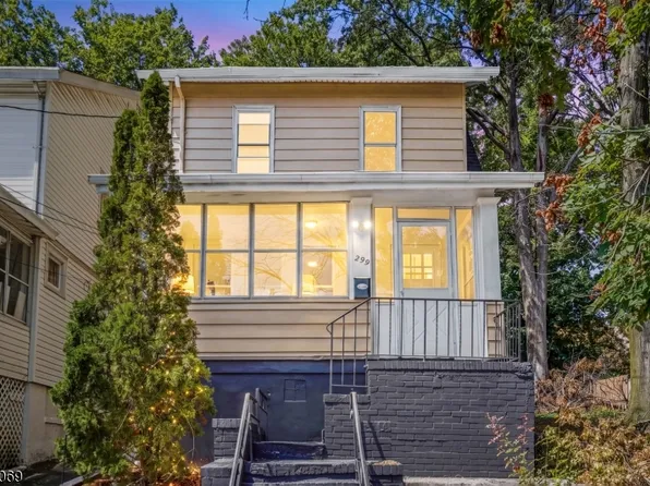 299 Smith St, Newark City, NJ 07106