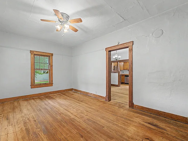810 King Ave — Photo 8