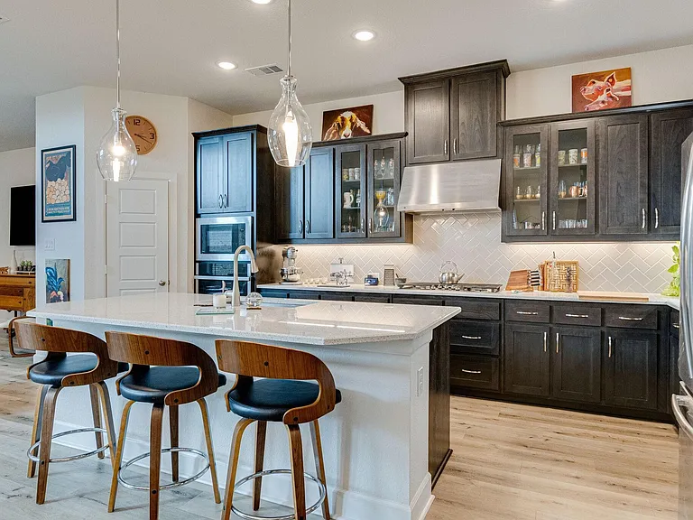 576 Courtyard Ln — Photo 6