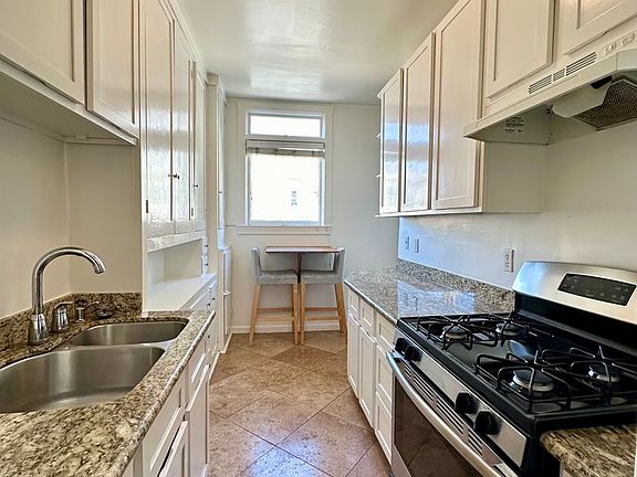 4th image of 1385 Greenwich St APT 11