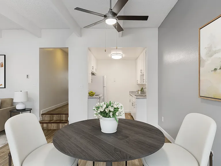 Woodland Hills Apartments — Photo 5