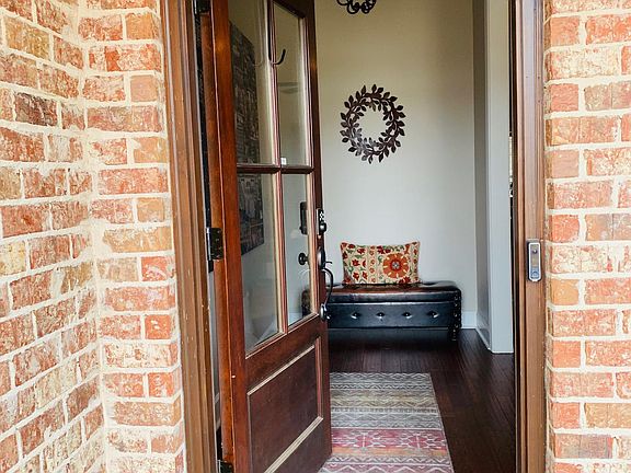 2nd image of 316 Leigh Ln