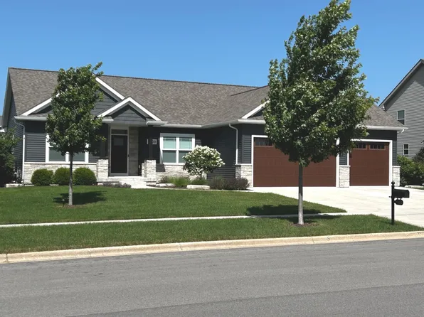 1909 Constitution St, Sycamore, IL 60178