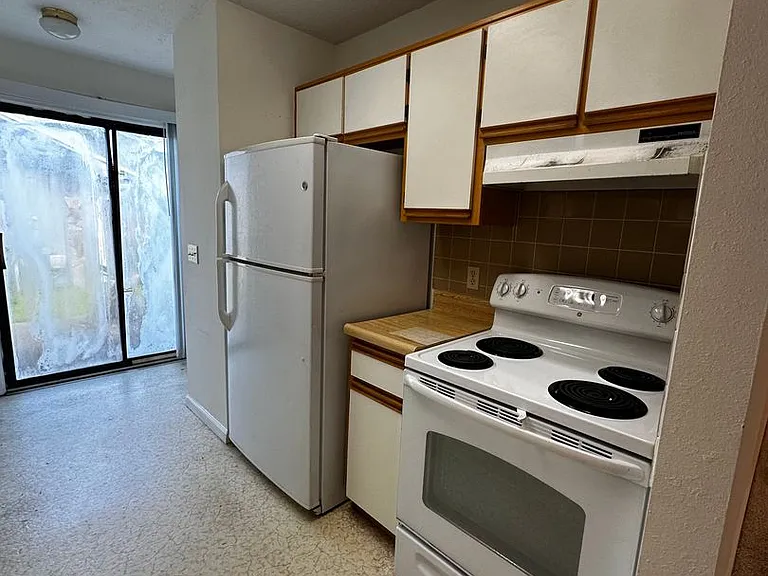 126 Kristine Blvd — Photo 24