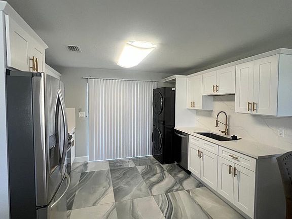 4th image of 4365 Tarpon Ave APT 3