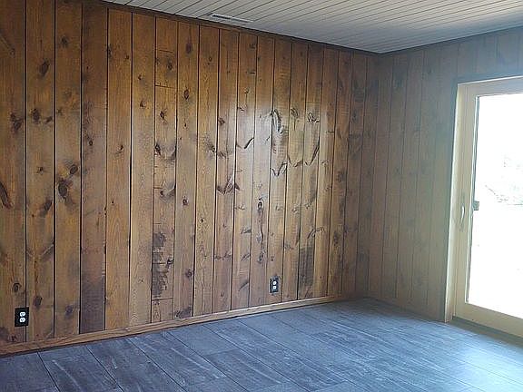 13' x 11' Dining room