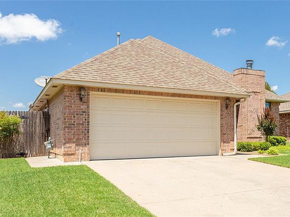 3rd image of 601 E Greenwood Ln