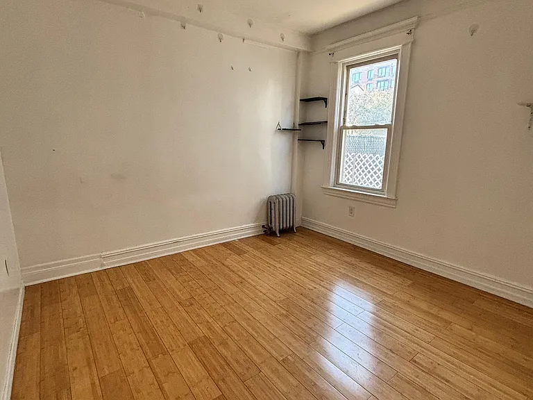 181st St — Photo 8