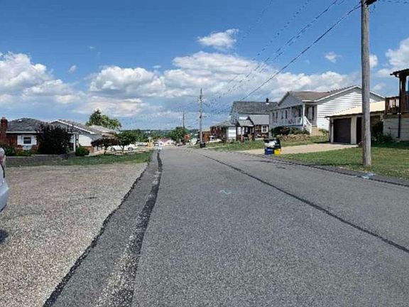 4th image of 913 Woodlawn