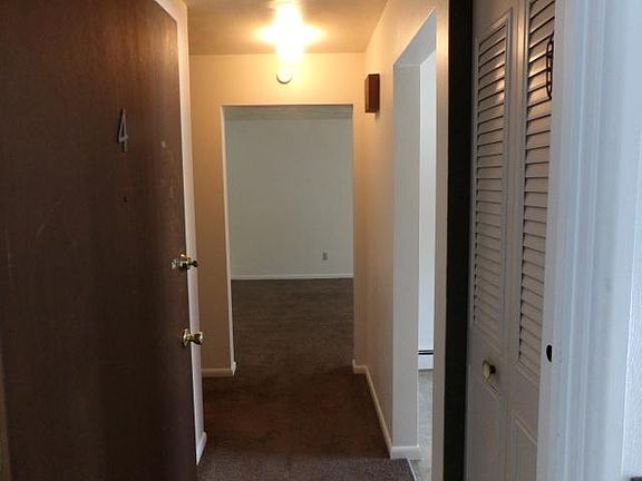 2nd image of 970 Patricia Dr APT 4