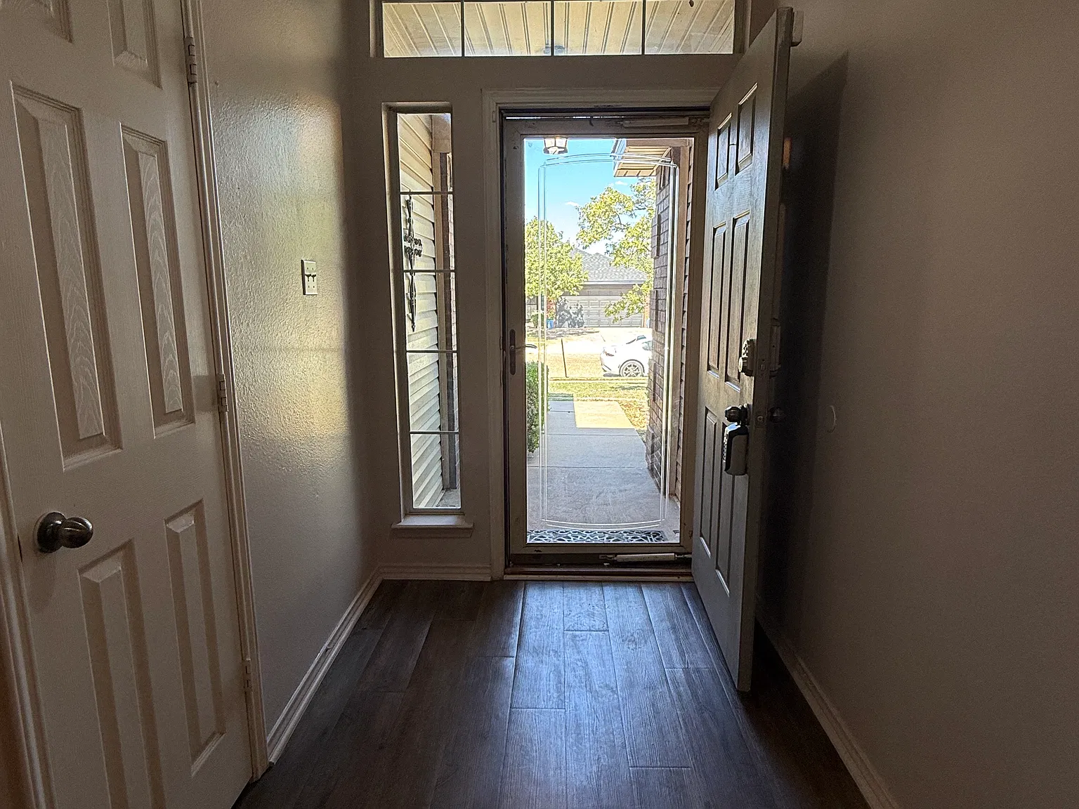 3 bed, 1904 sqft, $1,880 — Photo 2