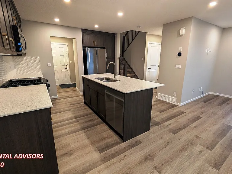 11 Carringford Rd NW — Photo 4