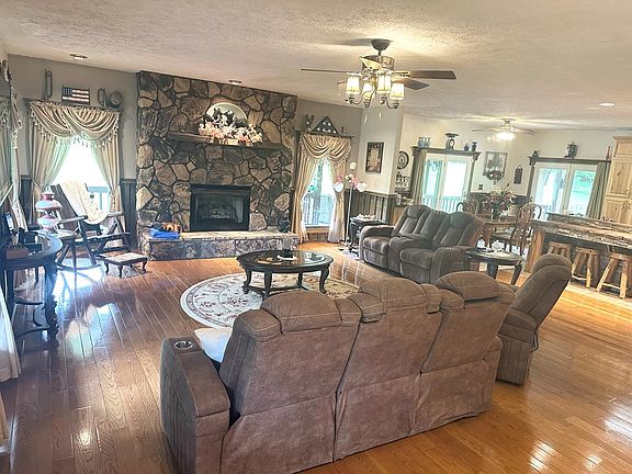 4th image of 207 Knobs Ln