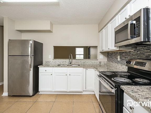 3rd image of 615 Heraldo Ct