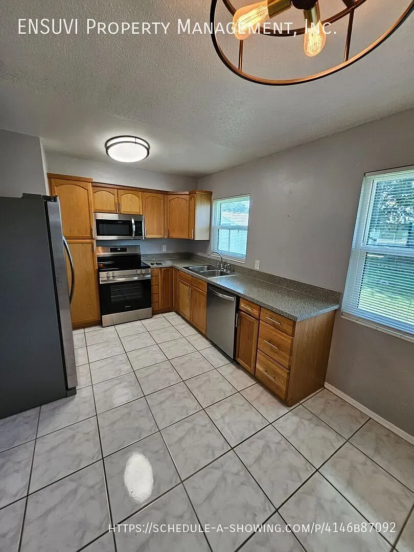 2 bed, 1.5 bath, 1077 sqft, $1,900 — Photo 4