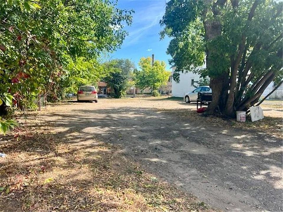 2nd image of 2804 Cedar Ave S