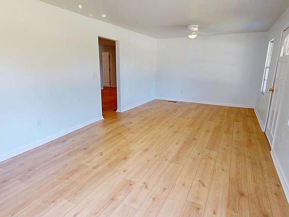 3rd image of 180 Wells St