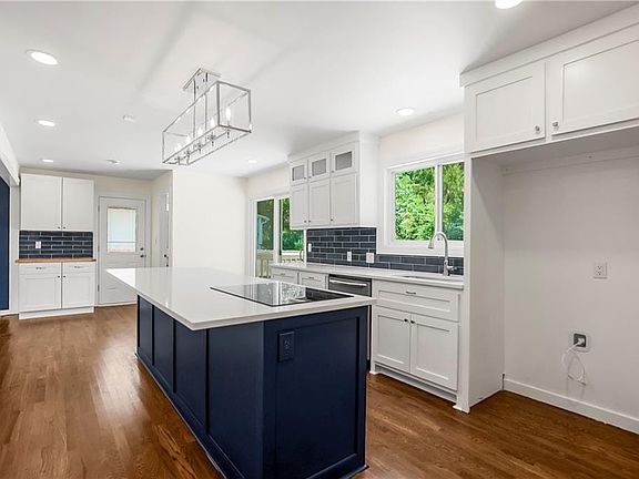 5th image of 9209 Roe Ave