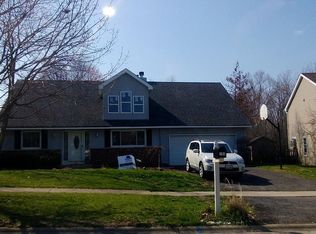 713 Hunters Way, Fox River Grove, IL 60021