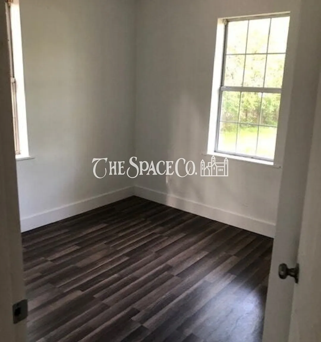 3 bed, 1.0 bath, $1,900 — Photo 2