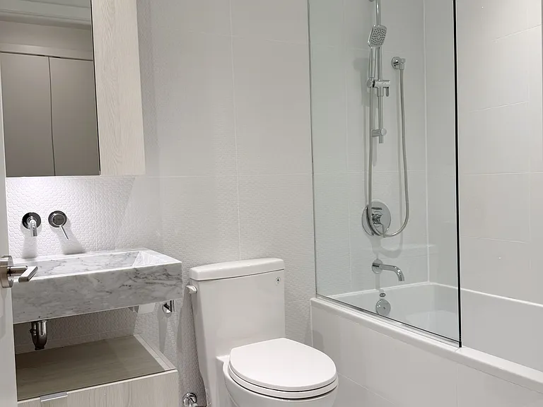 11 Yorkville Ave #2107 — Photo 9