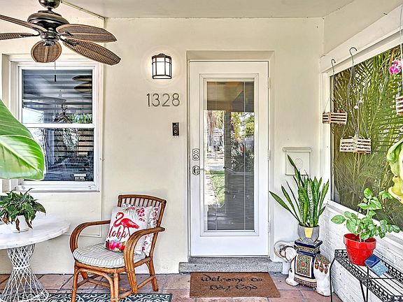 4th image of 1328 NE 1st Avenue