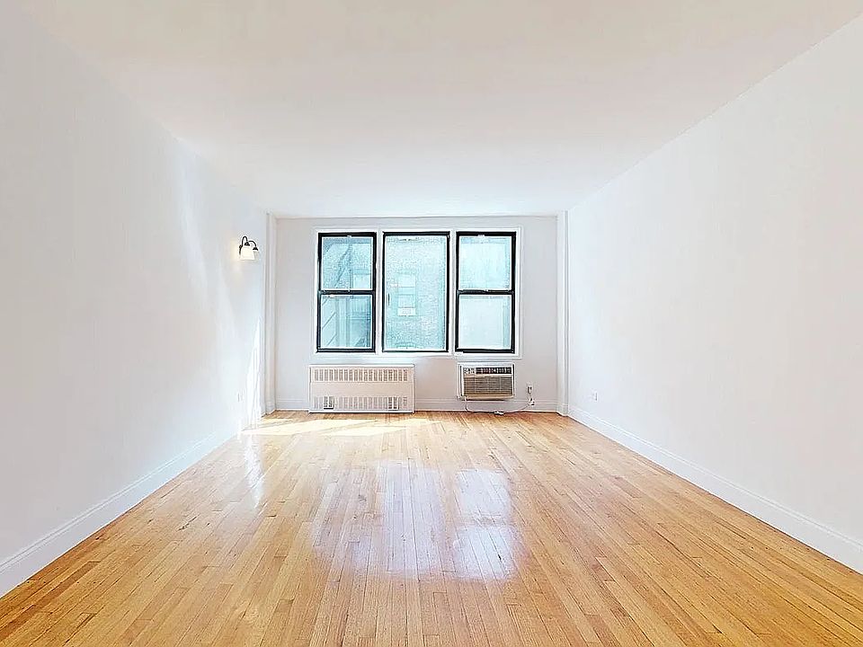 2nd image of 220 E 26th St APT Le