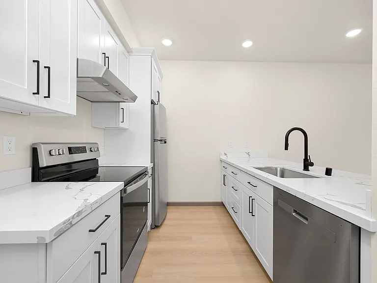 146 Prince Ave — Photo 23