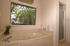 5th image of 211 Thomas Oaks Dr