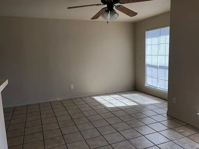 3 bed, $1,095 — Photo 2