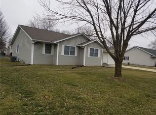 2003 Magnolia St, Effingham, IL 62401