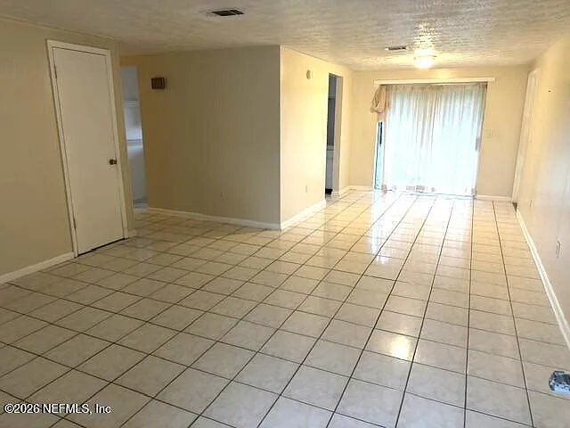 3 bed, 1.5 bath, 988 sqft, $2,300 — Photo 3