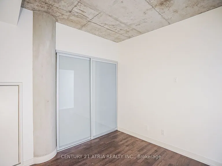 650 King St W #311 — Photo 11