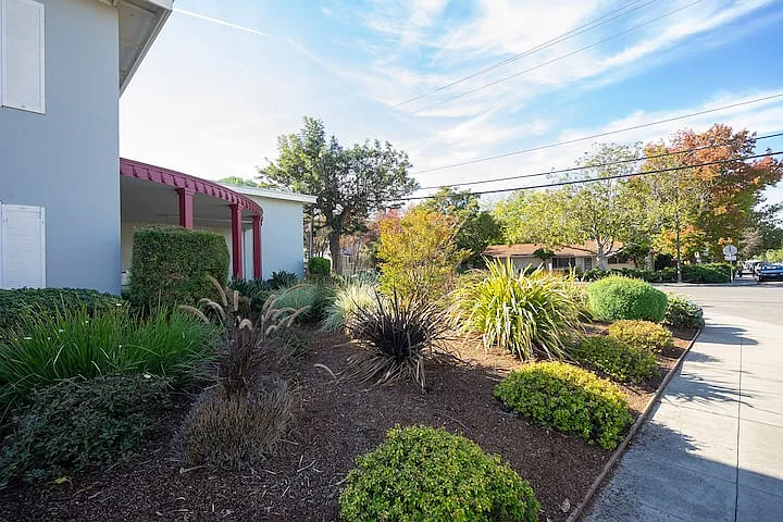 Pacific Garden Apartments — Photo 14