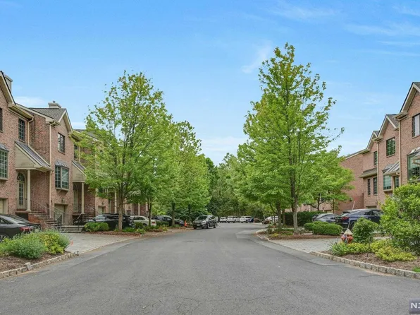 7 Stonebrook Ct, Harrington Park, NJ 07640