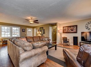 1702 W Crestview St, Springfield, MO 65807