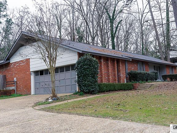 3rd image of 2104 Greenbriar Dr