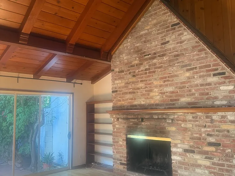 Coldwater Canyon Ave — Photo 1