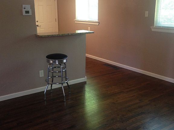 Living & Breakfast Bar