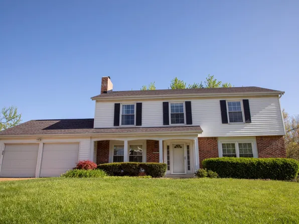 15579 Country Ridge Dr, Chesterfield, MO 63017